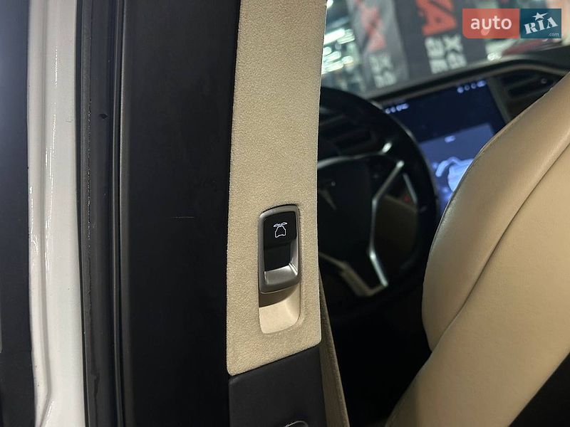 Внедорожник / Кроссовер Tesla Model X 2017 в Киеве