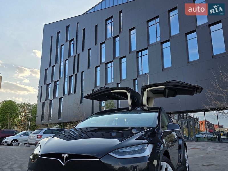 Внедорожник / Кроссовер Tesla Model X 2018 в Ровно