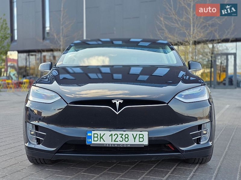 Внедорожник / Кроссовер Tesla Model X 2018 в Ровно