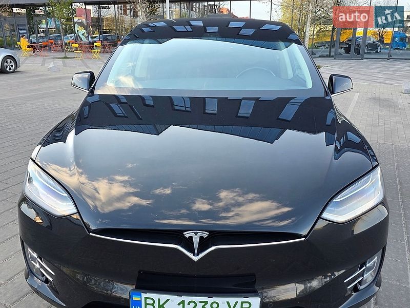 Внедорожник / Кроссовер Tesla Model X 2018 в Ровно