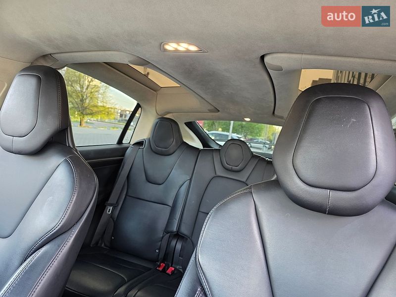 Внедорожник / Кроссовер Tesla Model X 2018 в Ровно