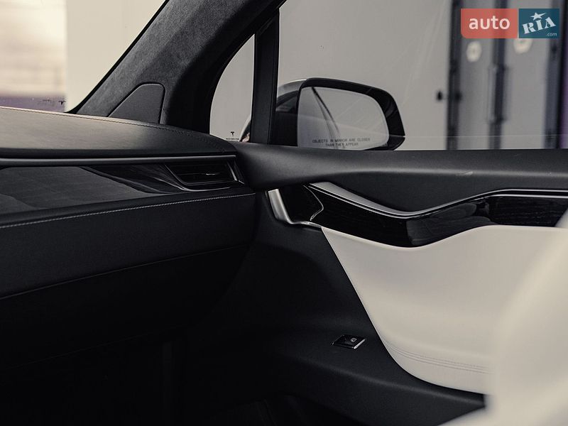 Позашляховик / Кросовер Tesla Model X 2018 в Києві