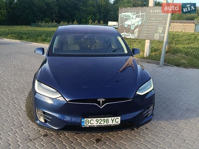 Позашляховик / Кросовер Tesla Model X 2017 в Львові