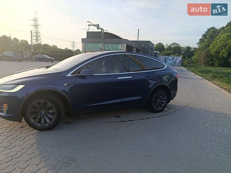 Позашляховик / Кросовер Tesla Model X 2017 в Львові