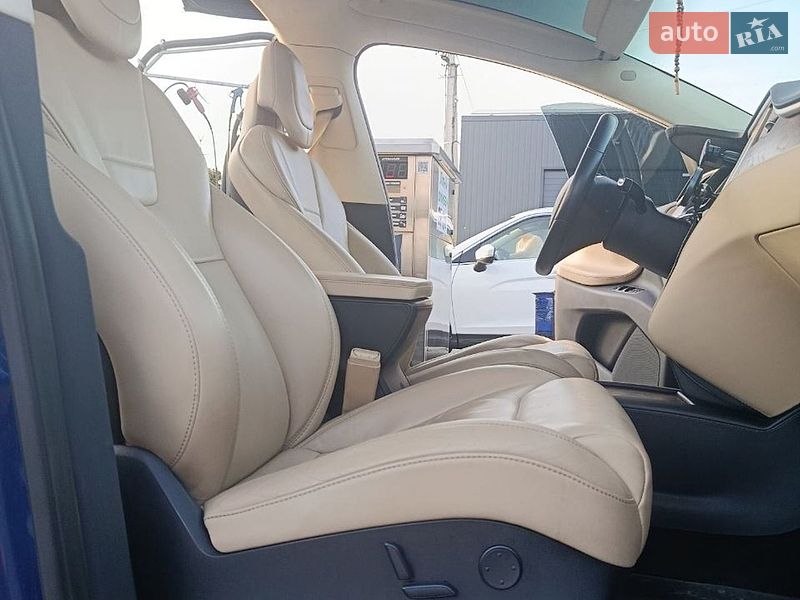 Позашляховик / Кросовер Tesla Model X 2017 в Львові