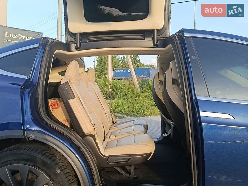 Позашляховик / Кросовер Tesla Model X 2017 в Львові