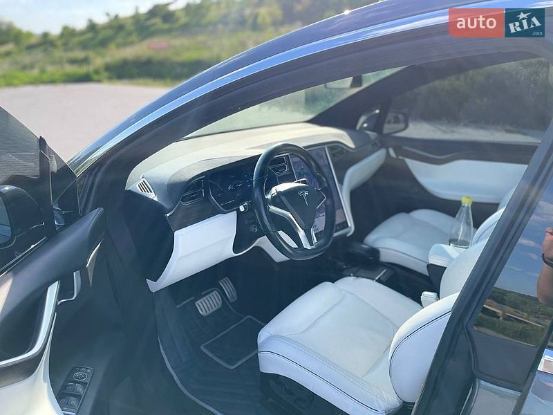 Позашляховик / Кросовер Tesla Model X 2016 в Чернівцях