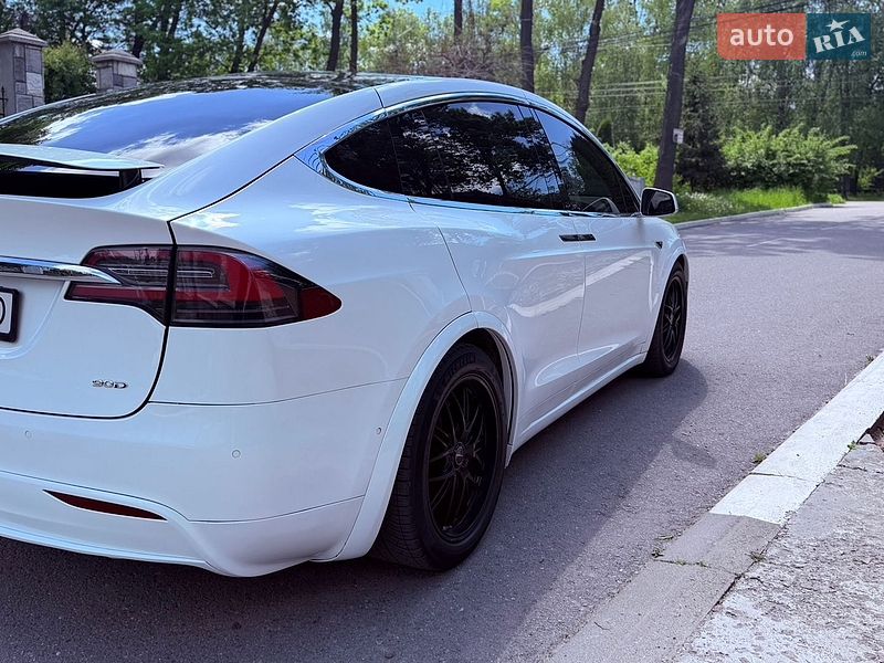 Внедорожник / Кроссовер Tesla Model X 2016 в Черновцах