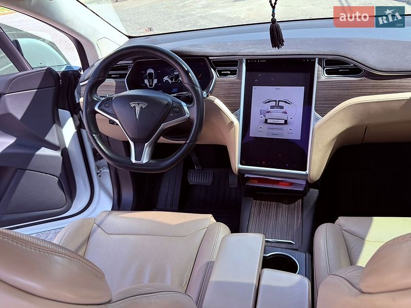 Внедорожник / Кроссовер Tesla Model X 2016 в Черновцах