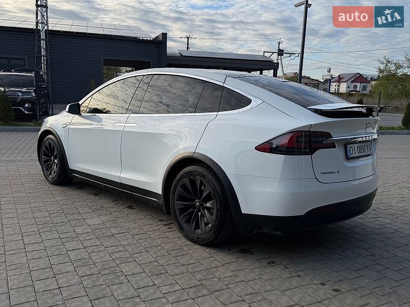 Позашляховик / Кросовер Tesla Model X 2016 в Івано-Франківську