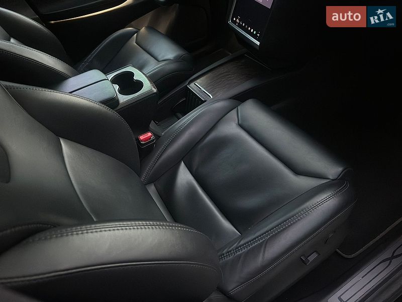 Позашляховик / Кросовер Tesla Model X 2017 в Києві