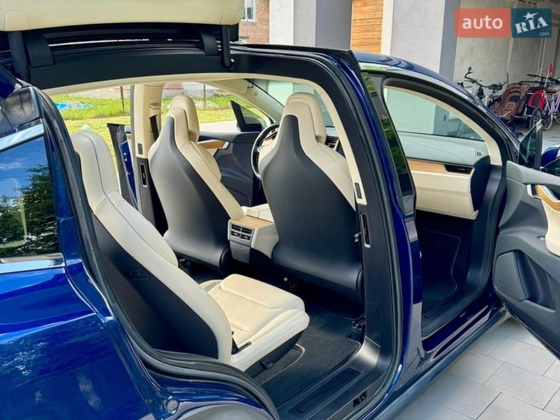 Позашляховик / Кросовер Tesla Model X 2018 в Львові