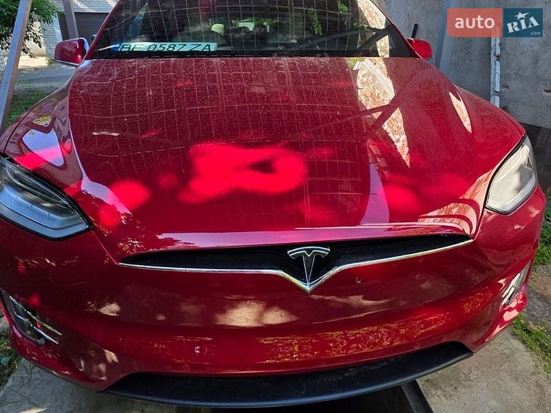 Tesla Model X 2020