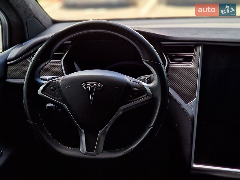Внедорожник / Кроссовер Tesla Model X 2017 в Одессе