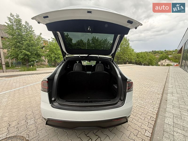 Позашляховик / Кросовер Tesla Model X 2023 в Чернівцях