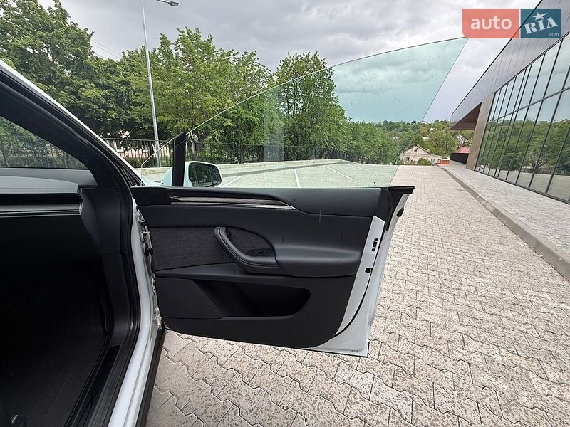 Позашляховик / Кросовер Tesla Model X 2023 в Чернівцях