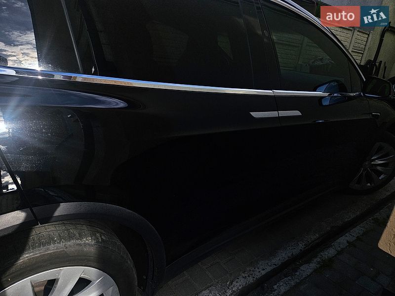 Внедорожник / Кроссовер Tesla Model X 2019 в Львове