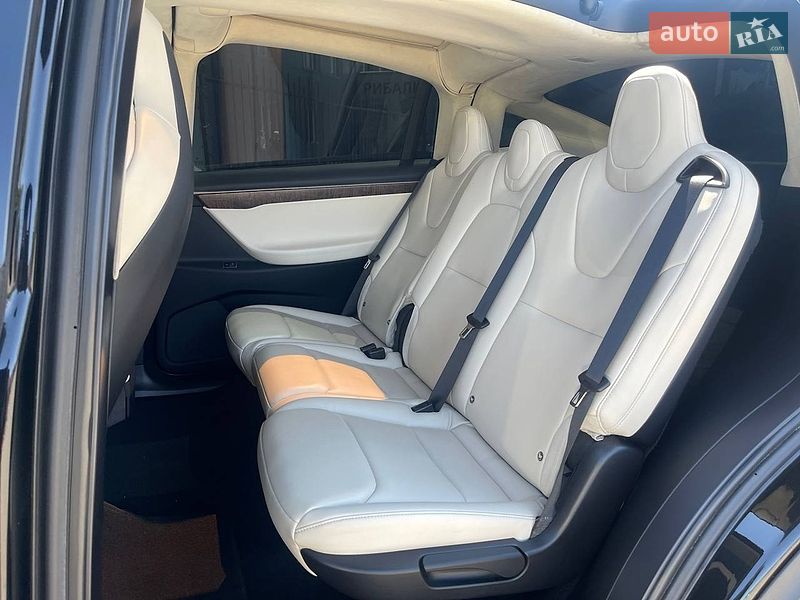 Позашляховик / Кросовер Tesla Model X 2018 в Києві