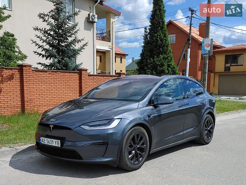 Tesla Model X, photos from the listing