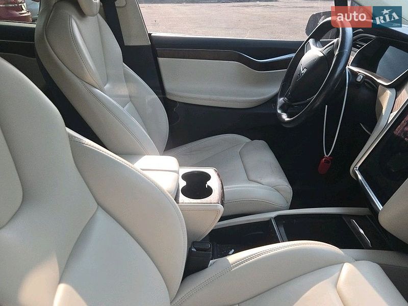 Внедорожник / Кроссовер Tesla Model X 2017 в Вышгороде фото 15 Внедорожник / Кроссовер Tesla Model X 2017 в Вышгороде