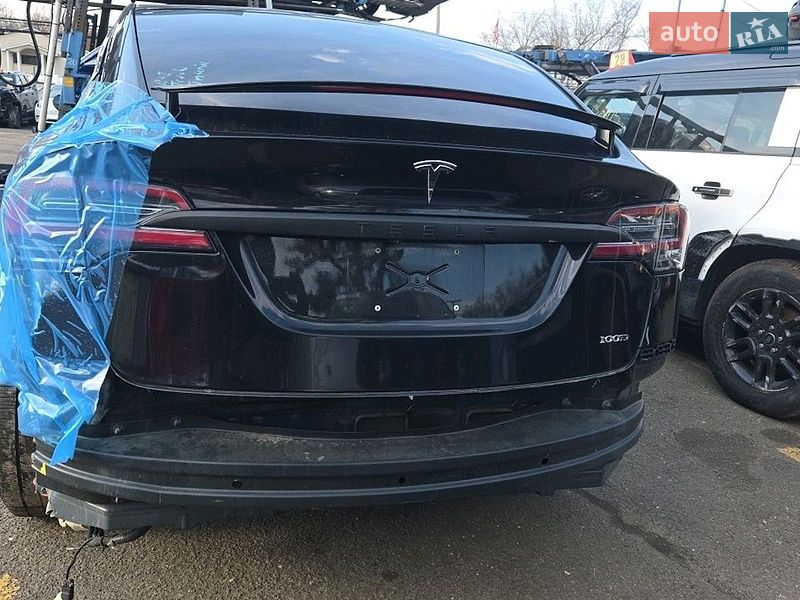 Внедорожник / Кроссовер Tesla Model X 2017 в Вышгороде фото 20 Внедорожник / Кроссовер Tesla Model X 2017 в Вышгороде