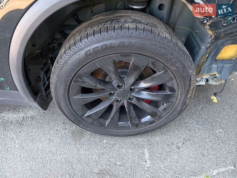 Внедорожник / Кроссовер Tesla Model X 2017 в Вышгороде фото 30 Внедорожник / Кроссовер Tesla Model X 2017 в Вышгороде