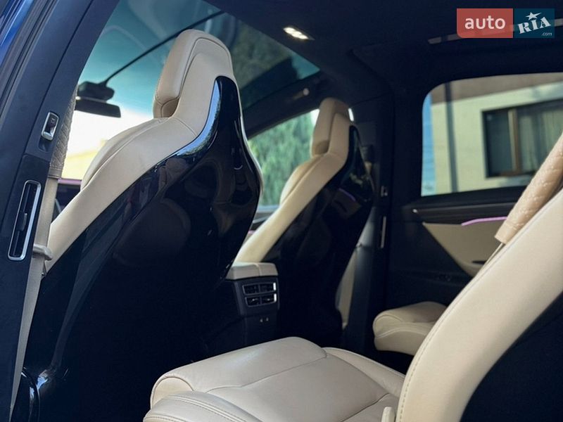 Позашляховик / Кросовер Tesla Model X 2016 в Львові