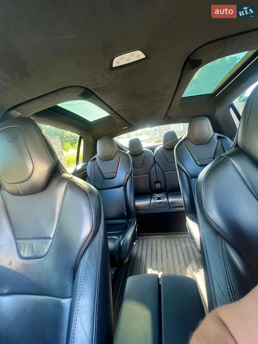 Tesla Model X 2017 VIN 5YJXCBE20HF051328 фото оголошення 2 з 35