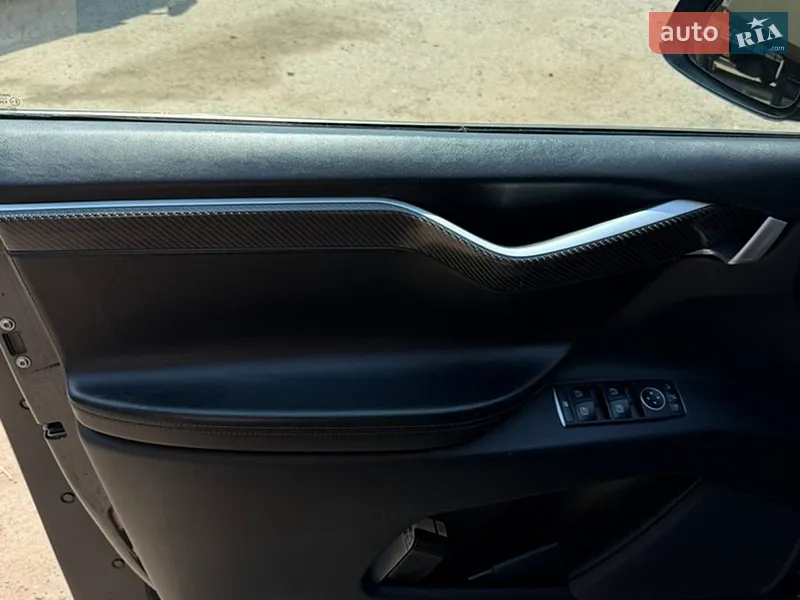 Tesla Model X 2017 VIN 5YJXCCE20HF056521 фото оголошення 17 з 48