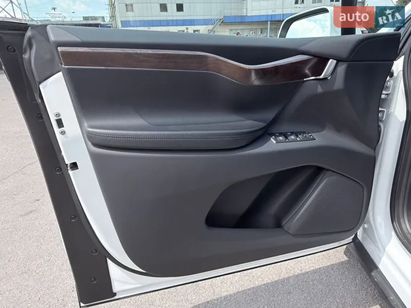 Tesla Model X 2018 VIN 5YJXCBE23JF102486 фото оголошення 8 з 55