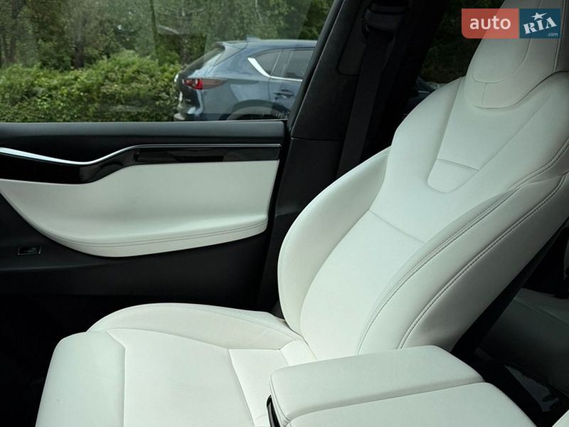 Позашляховик / Кросовер Tesla Model X 2017 в Луцьку фото 9 Позашляховик / Кросовер Tesla Model X 2017 в Луцьку