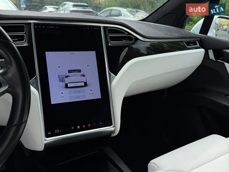 Tesla Model X 2017 VIN 5YJXCBE22HF050407 фото оголошення 11 з 51