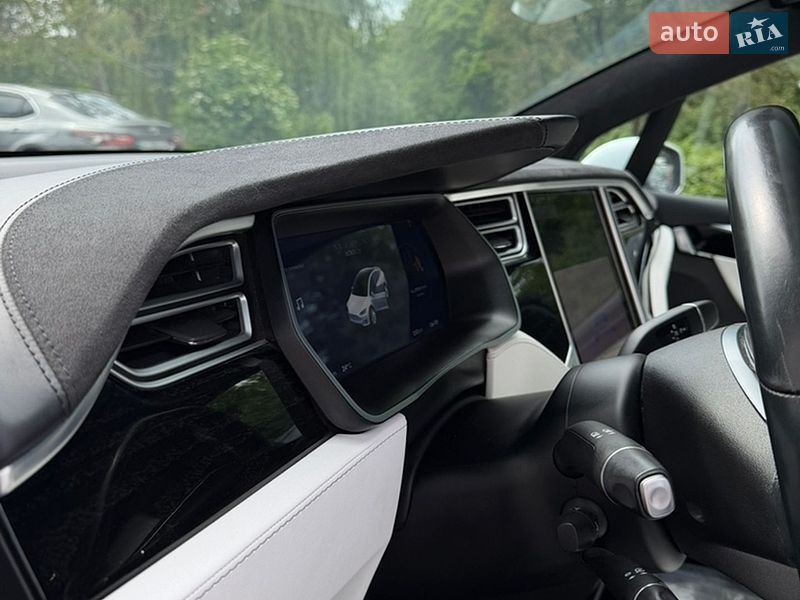 Позашляховик / Кросовер Tesla Model X 2017 в Луцьку фото 10 Позашляховик / Кросовер Tesla Model X 2017 в Луцьку