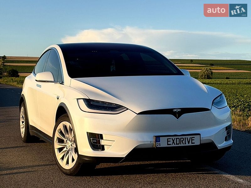 Позашляховик / Кросовер Tesla Model X 2019 в Чернівцях