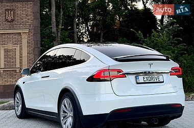 Позашляховик / Кросовер Tesla Model X 2019 в Чернівцях