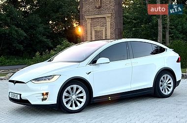 Позашляховик / Кросовер Tesla Model X 2019 в Чернівцях