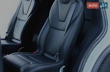 Позашляховик / Кросовер Tesla Model X 2019 в Чернівцях