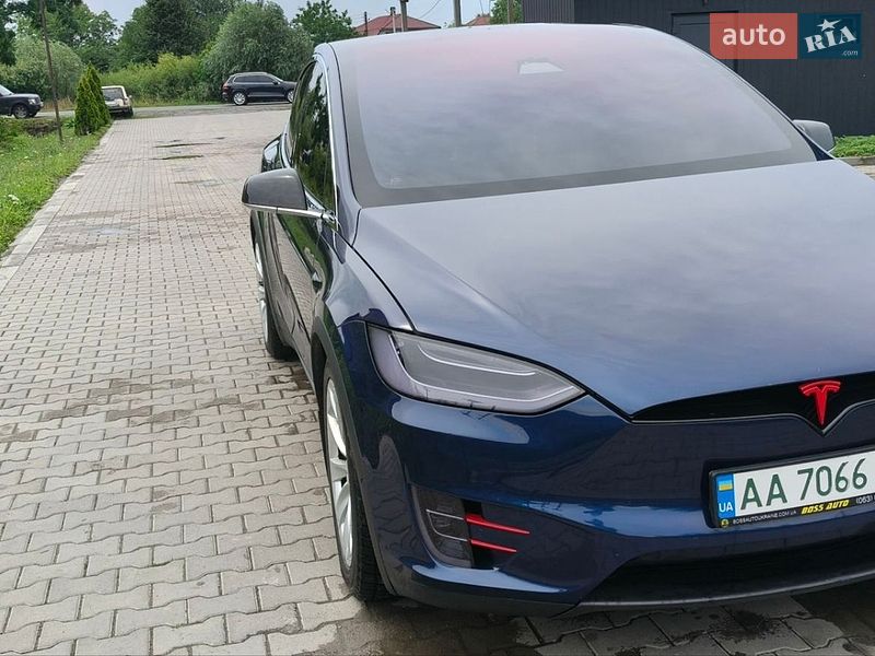 Tesla Model X 2016