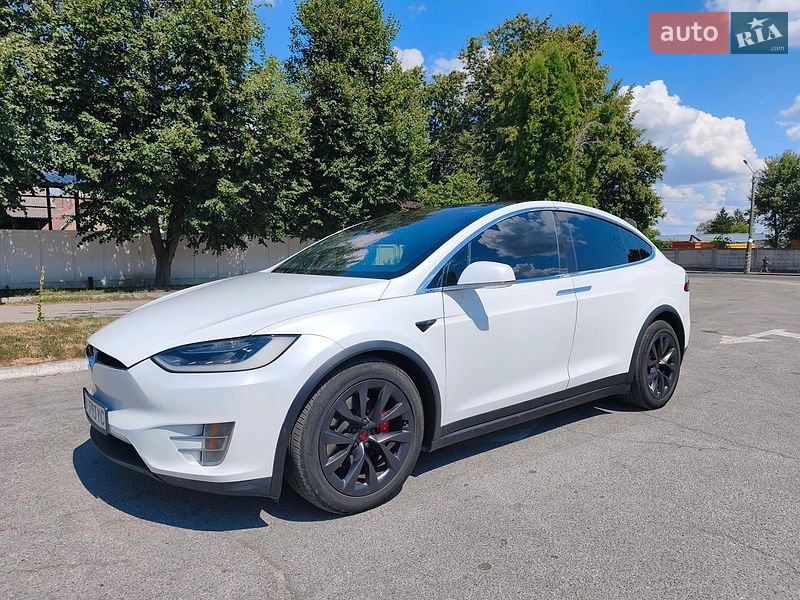 Внедорожник / Кроссовер Tesla Model X 2017 в Сквире