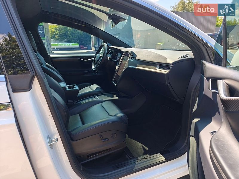 Позашляховик / Кросовер Tesla Model X 2017 в Сквирі