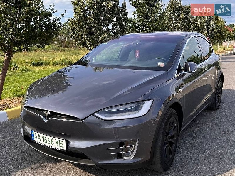 Tesla Model X 2020