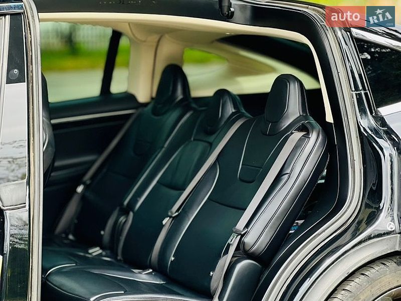 Внедорожник / Кроссовер Tesla Model X 2017 в Луцке