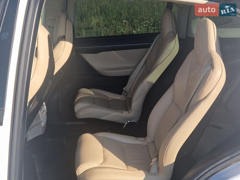 Внедорожник / Кроссовер Tesla Model X 2017 в Козове