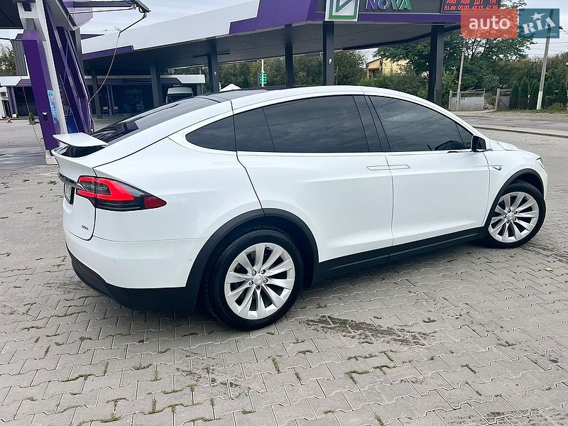 Позашляховик / Кросовер Tesla Model X 2016 в Чернівцях фото 3 Позашляховик / Кросовер Tesla Model X 2016 в Чернівцях