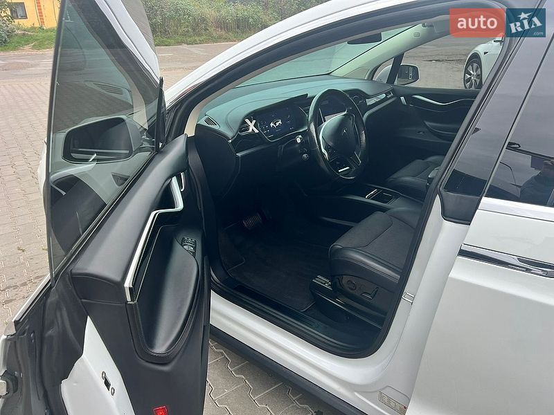 Позашляховик / Кросовер Tesla Model X 2016 в Чернівцях фото 6 Позашляховик / Кросовер Tesla Model X 2016 в Чернівцях