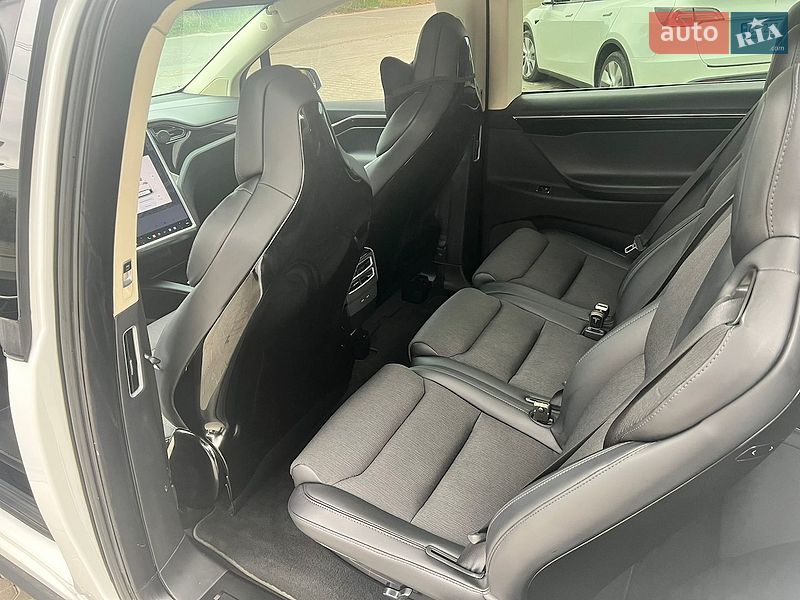Позашляховик / Кросовер Tesla Model X 2016 в Чернівцях фото 9 Позашляховик / Кросовер Tesla Model X 2016 в Чернівцях