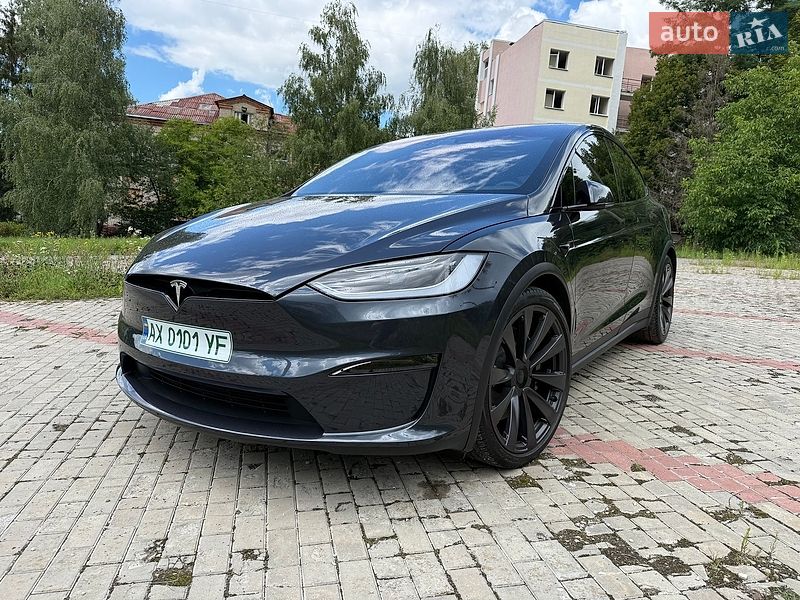 Tesla Model X 2024