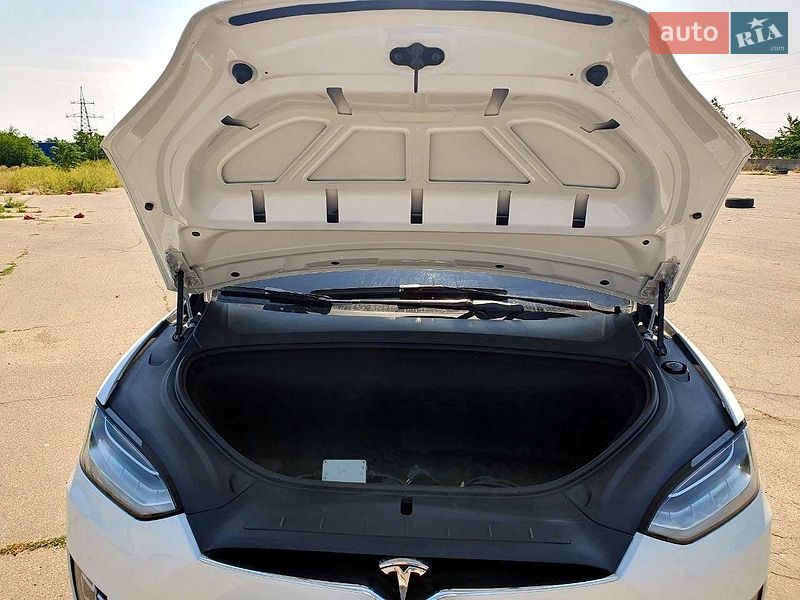 Позашляховик / Кросовер Tesla Model X 2019 в Миколаєві