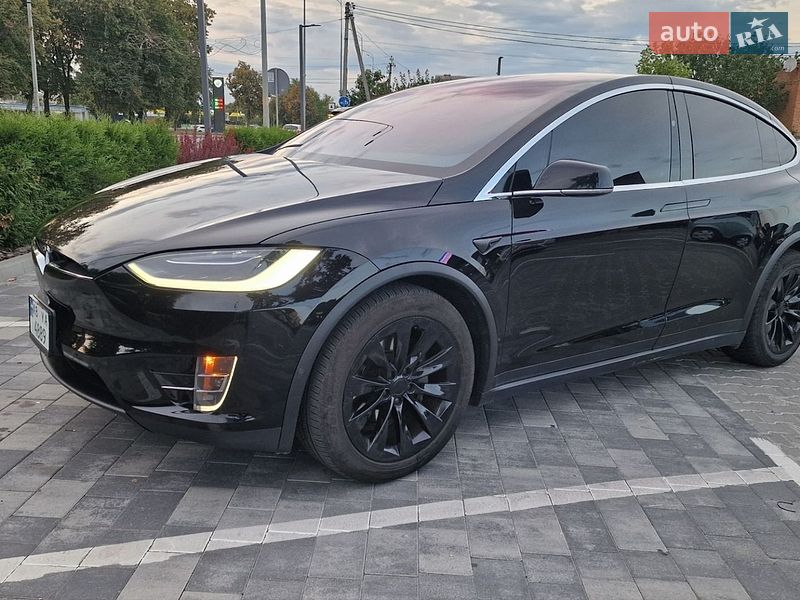 Позашляховик / Кросовер Tesla Model X 2016 в Вінниці