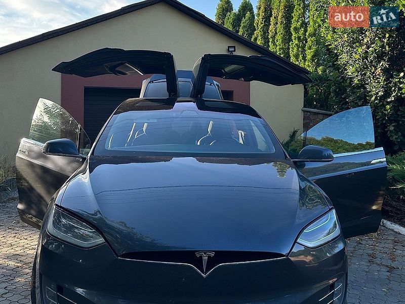 Tesla Model X 2018